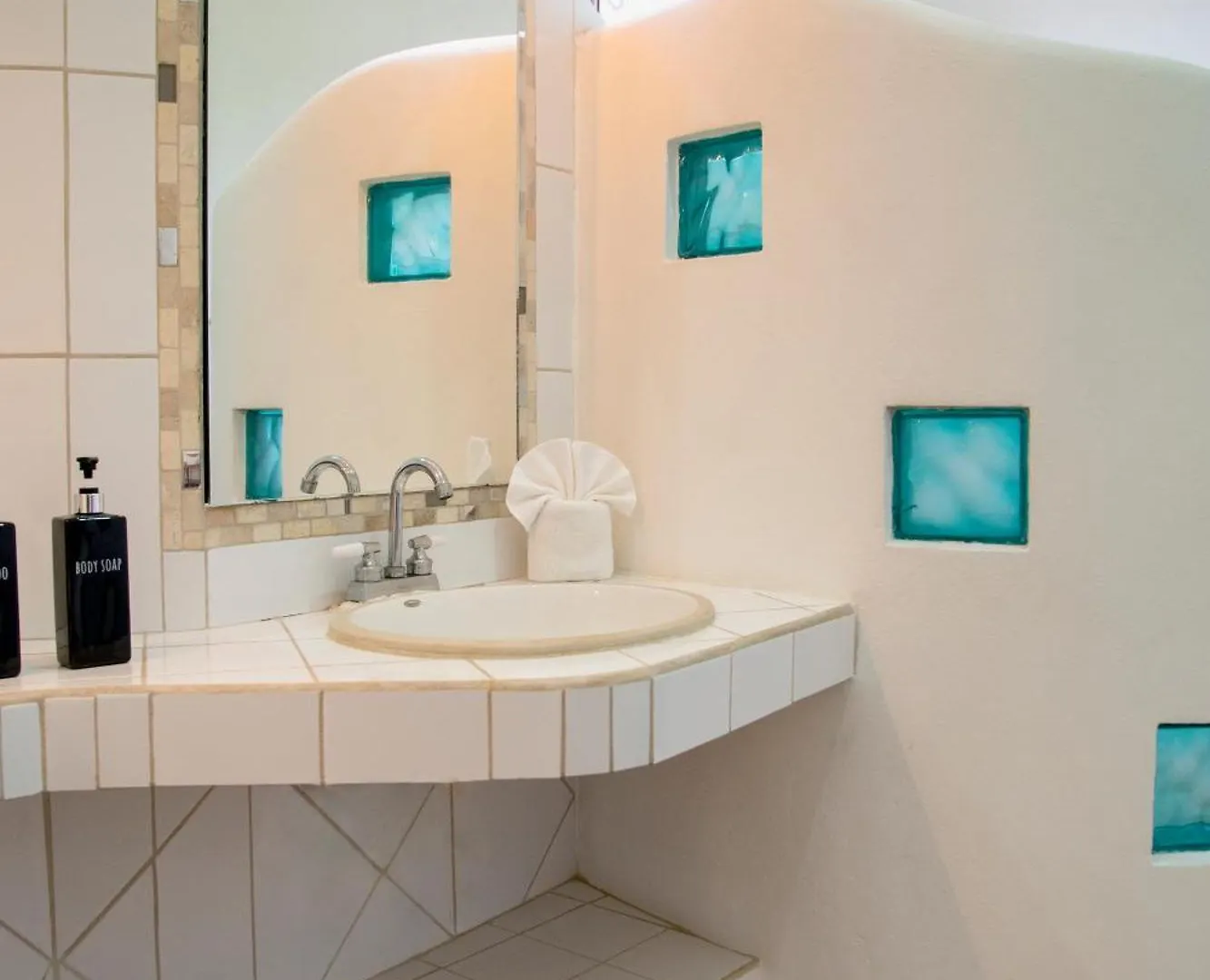 Sonido Del Mar Hotel Boutique & Yoga Loft 툴룸
